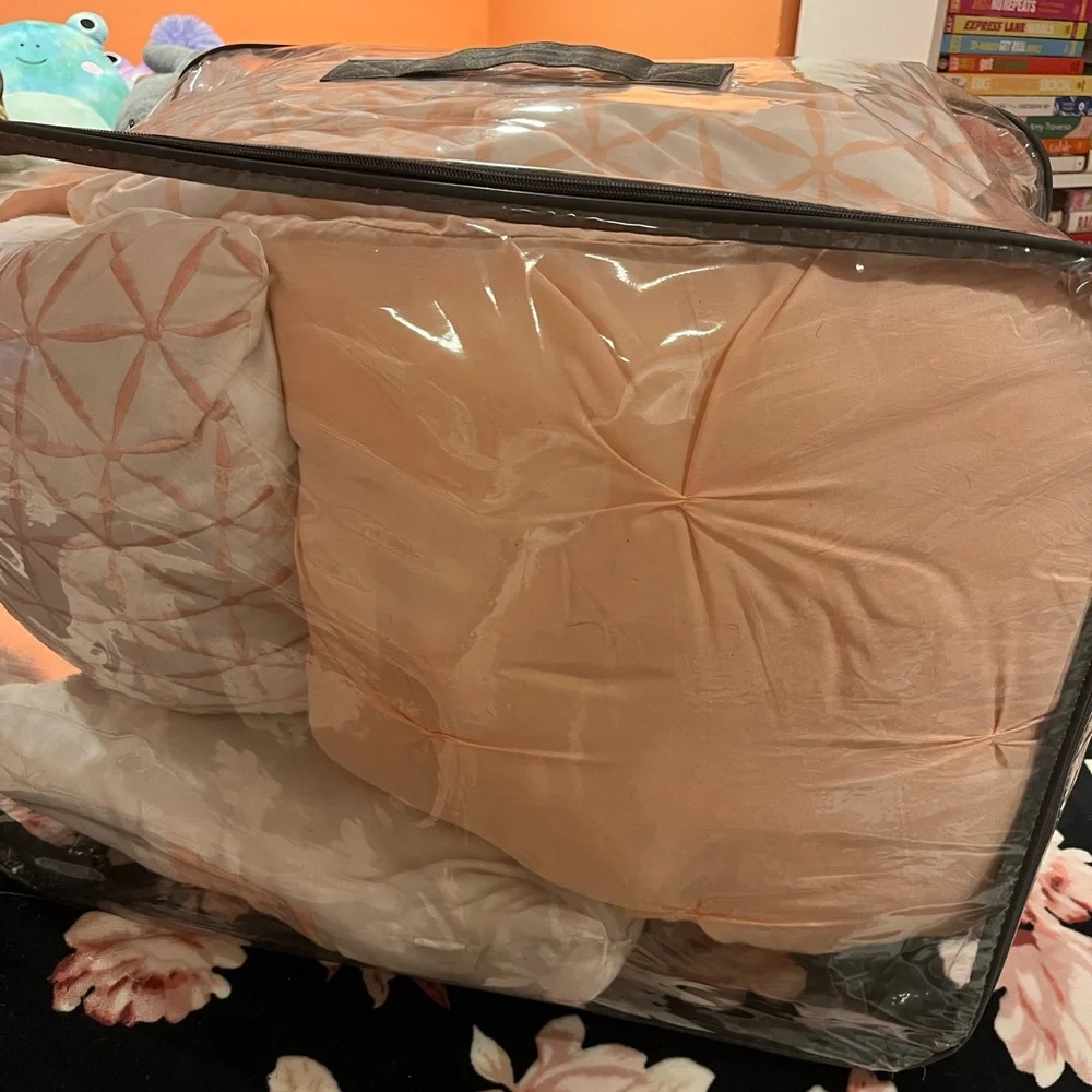 Madison Park Coral And White 6 Piece Comforter Set
